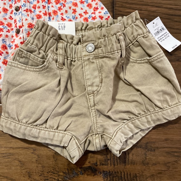 New Gap bubble shorts and floral tank top size 3-6 months - Picture 2 of 12